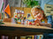 LEGO Friends 42653 - Muziekwinkel en Appartement - 3 minifiguren - 483 onderdelen