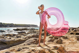 Sunnylife - Pool Floats Luxe Zwemband met Hoofdsteun Shell Bubblegum - Kunststof - Roze