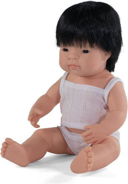 Miniland Babypop Jongetje Met Vanillegeur 38 Cm Wit Pak - aziatisch jongetje - met wit broekje en hemdje in broderiestijl