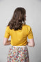 Gele top met v-hals en korte mouwen