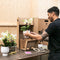 Gift set Hotel Chic | Plantenset met paarse Phalaenopsis Orchidee en Succulenten incl. keramieken sierpotten -