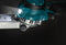Makita DBS180RTJ - Bandschuurmachine - Instelbare knikarm 90° - Blauw