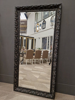 Grote Spiegel glasmaat 100x200 cm in zwarte barok lijst - Antonio Napoli Antiekzwart Buitenmaat 125x225cm horizontaal of verticaal ophangen of als staande spiegel neerzetten - Facetrand - Duurzaam en Veilig Spiegelglas - luxe spiegel