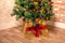 Grundig Kerstboomrok Cadeau - Kerstboommand met Kerstverlichting - 40x LED Lampjes - Kerstboomhuls Opvouwbaar - Kerstboom Standaard 45 x 45 x 27,5 cm - Kerstboomvoet - Rood