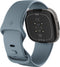Fitbit Versa 4 - Smartwatch - Ingebouwde GPS en 40+ trainingsmodi - Zilver (Blauw)