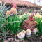 Tuinfiguur broedende kip met kuikens | bruin | 19 cm
