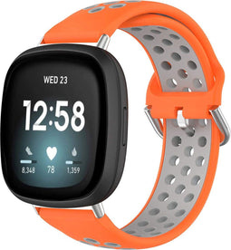 iMoshion Bandje Geschikt voor Fitbit Versa 4 / 3 / Sense (2) - iMoshion Siliconen sport band zilveren gesp zilveren kastaansluiting - Oranje