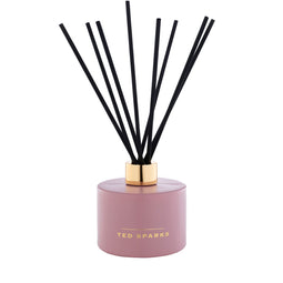 De Cypress & Cardamom Diffuser vult je huis met een gedurfde en verfijnde geur