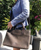 Hide & Stitches Discover - Handtas - Hoofdvak met rits - Donkerbruin