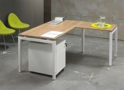 Hoogte verstelbaar hoekbureau Kubus breed 180CM diep 160CM bladkleur Kersen framekleur Aluminium (RAL9006) wingzijde Rechts