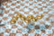 Swim Essentials Opblaasbare Bekerhouder - Zwembad Accessoires - Drankhouder Zwembad - Gouden Zwaan