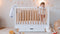 Hypnia - Baby Bed - Cocoon Babybed - Peuterbed - Babybed 70 x 140 - Met Opberglade - Spijlen - Lattenbodem - Bedbodem - Wit Hout - Eenvoudige Montage - Goed Verstevigd - Tijdloze Bedbodem - Geschikt Voor Ieder Matras