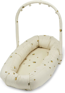 Konges Slojd Babynest met boog voor speeltjes - Lemon