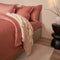 Coco & Cici - Tencel Sateen Hoeslaken 180 x 200 cm - 2 Persoons Beddengoed - Lyocell - Elastiek Rondom - Terra Roze - Extra Zacht