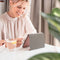imoshion Ereader Cover / Hoesje Geschikt voor Tolino Vision 5 - imoshion Slim Hardcase Sleepcover Bookcase met stand - Rosé goud