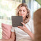 imoshion Ereader Cover / Hoesje Geschikt voor Tolino Vision 5 - imoshion Slim Hardcase Sleepcover Bookcase met stand - Rosé goud