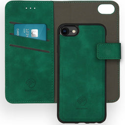 iMoshion Hoesje Geschikt voor iPhone SE (2022) / SE (2020) / 8 / 7 Hoesje Met Pasjeshouder - iMoshion Uitneembare 2-in-1 Luxe Bookcase - Donkergroen