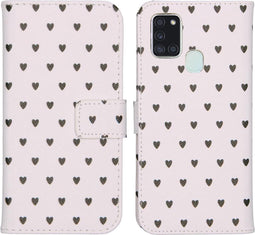 iMoshion Hoesje Geschikt voor Samsung Galaxy A21s Hoesje Met Pasjeshouder - iMoshion Design Softcase Bookcase - Wit / Zwart / Hearts Allover White