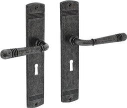 Intersteel Deurkruk Helena op schild sleutelgat 56 mm oud grijs