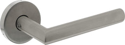 Intersteel Deurkruk Jura op ronde massieve rozet ø53x10 mm rvs geborsteld achterdeurbeslag