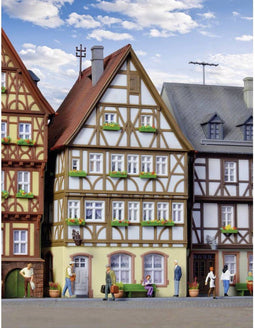 Kibri 38903 H0 Vakwerkhuis op de markt in Miltenberg