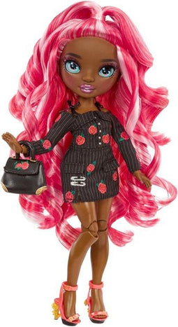 Rainbow High Daria Roselyn - Modepop met 2 outfits en accessoires - Rozerood (2 stuks)