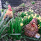 Tuinfiguur broedende kip met kuikens | bruin | 19 cm