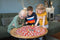 BS Toys Cats and Hats Bordspel - Kinderspeelgoed voor Binnen - 2-6 Spelers - Speelgoed vanaf 6 Jaar - Cadeau kind