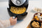 Just Perfecto Airfryer XL 3.2L - 1400W - Heteluchtfriteuse XL - Aerofryer - Timer- Air Fryer Zonder Olie - Vaatwasserbestendig Hete Luchtfriteuse - Braden, Grillen, Bakken, Roosteren én Frituren Air Fryer XL - 9 voorgestelde Programma's - Draaiknop