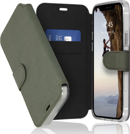 Accezz Hoesje Geschikt voor iPhone 12 Pro / 12 Hoesje Met Pasjeshouder - Accezz Xtreme Wallet Bookcase - Lichtgroen
