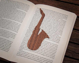 Boekenlegger Saxofoon Walnoot.