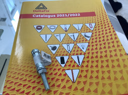 keilbout met moer. 1 stuks. M6 x 60mm. lang. verzinkt. Deltafix.