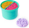 Kinetic Sand - SquishBlossom bloeiende bloempot met 227 g orgineel kinetisch zand in neongeel en neonroze en vormpjes sensorisch speelgoed