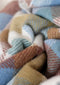 Kniedeken Geruit Regenboog - Gerecycled Wol - 72x190 - TBCo Scotland