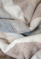 Kniedeken Gestreept Beige - Gerecycled Wol - 72x190 - TBCo Scotland