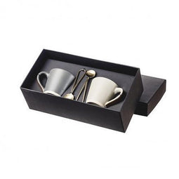Koffiekopjes met lepeltjes