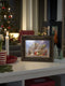 Konstsmide 4358 - Kerstdecoratie - LED verlicht watergevuld fotoframe met kerststaltafereel en sneeuwvaleffect - 19.5x24.5cm - op batterij - 5u timer - warmwit