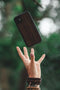 Kudu iPhone 12 hoesje case - Houten backcover - Handgemaakt en afgewerkt met duurzaam TPU - Walnoot - Zwart