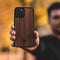 Kudu Samsung Galaxy S10 Plus hoesje case - Houten backcover - Handgemaakt en afgewerkt met duurzaam TPU - Walnoot - Zwart