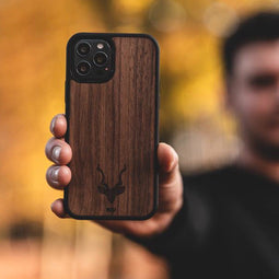 Kudu Samsung Galaxy S23 Plus hoesje case - Houten backcover - Handgemaakt en afgewerkt met duurzaam TPU - Walnoot - Zwart