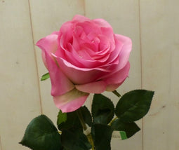 Kunstroos op steker roze