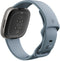 Fitbit Versa 4 - Smartwatch - GPS Hartslagmonitor 40+ trainingsmodi - Zilver Blauw
