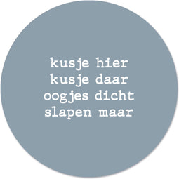 Label2X - Muurcirkel kids kusje hier zachtblauw - 30 cm - Dibond - Multicolor - Wandcirkel - Rond Schilderij - Muurdecoratie Cirkel - Wandecoratie rond - Decoratie voor woonkamer of slaapkamer