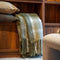 LANDO - Plaid 130x170 cm - Deken met wol en flosjes - superzacht - Military Olive - groen