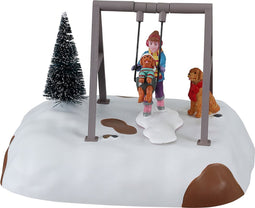 Lemax - 'Puppy Gets A Swing Ride' - Figuur met animatie - Exclusief adapter (werkt ook op batterijen)