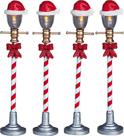 Lemax - Santa Hat Street Lamp - Set Of 4 - B/o (4.5v) - Kersthuisjes & Kerstdorpen