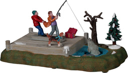 Lemax - Too Big A Catch, B/o (4.5v) - Kersthuisjes & Kerstdorpen