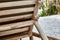 Ligbed Rooty teak met taupe kussen