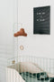 Lil' Papoe Muziekhanger - Handgemaakte Wolk Knuffel met Uniek Slaapliedje - Baby Kamer Accessoires - Tetra Roest