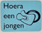 Etiket Hoera een jongen blauw/zwar 25x25